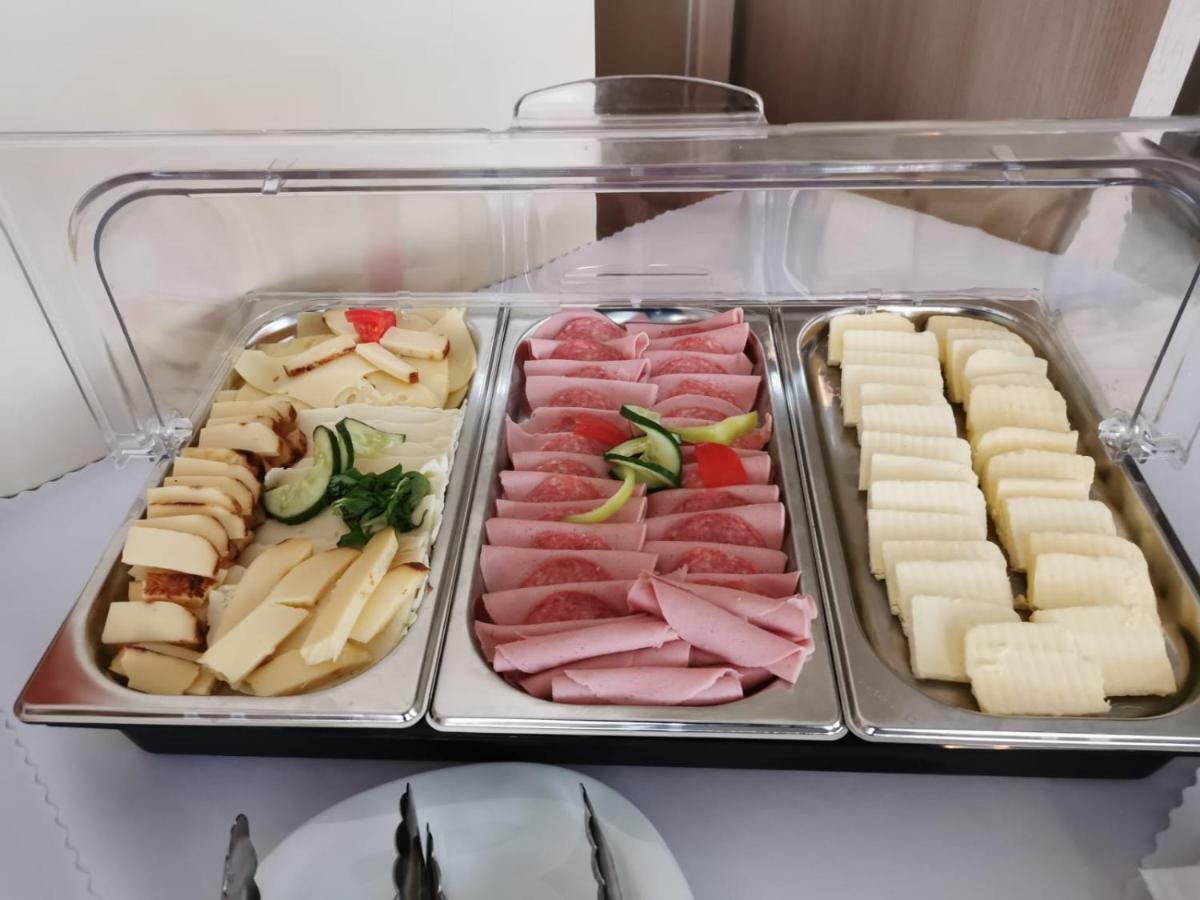 Hotel Poludnica Liptovský Mikuláš Exteriör bild